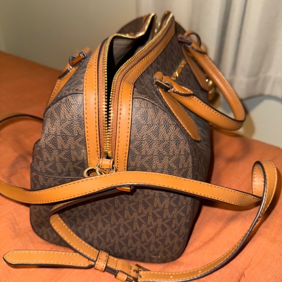 Michael Kors Bag and Wallet - Picture 4 of 6